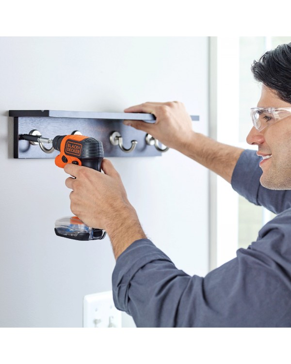 Отвертка аккумуляторная BLACK+DECKER BDCSFS30C